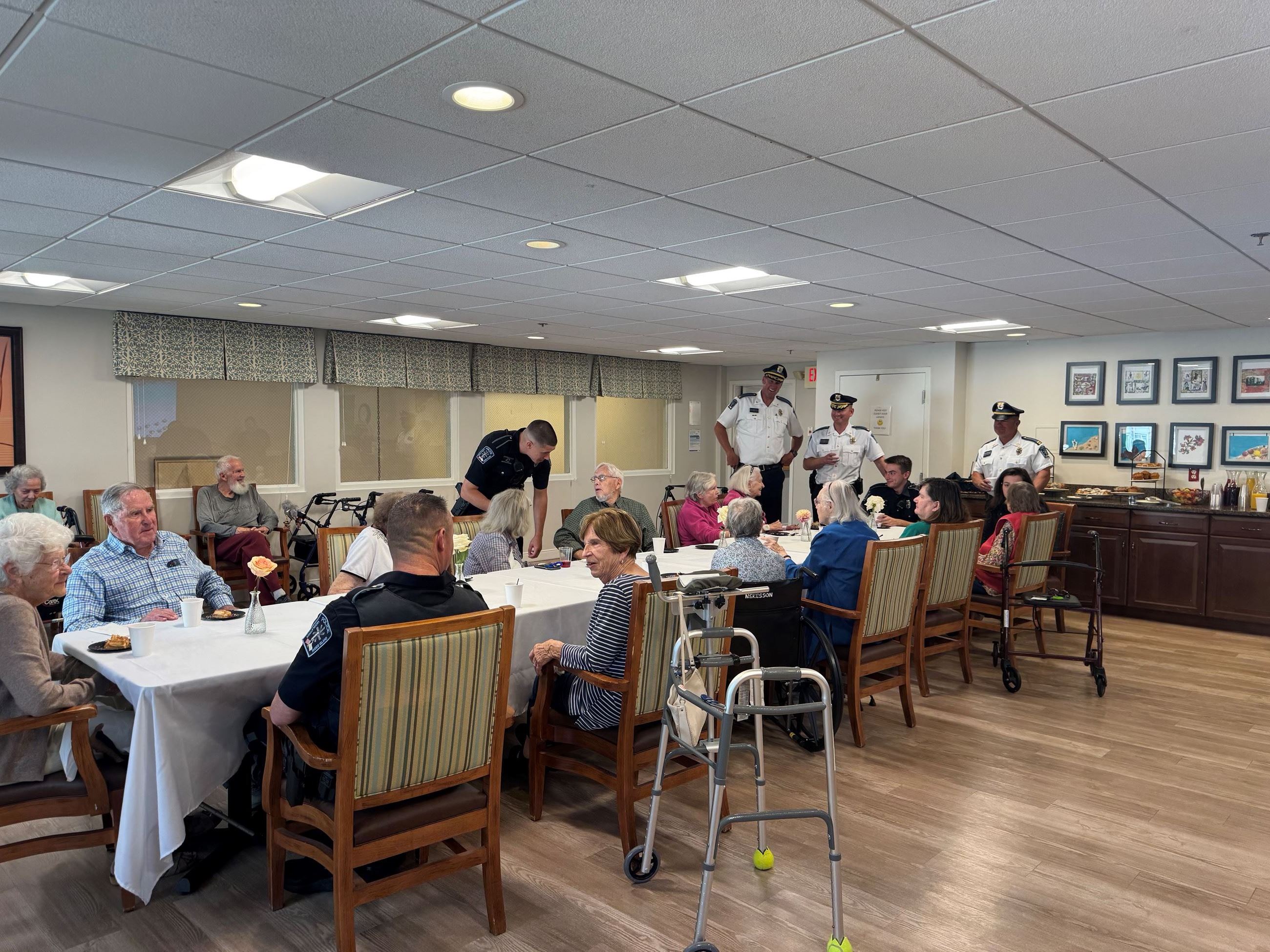 Middletown Police Coffee With A Cop Visit To Blenheim-Newport 10125 2
