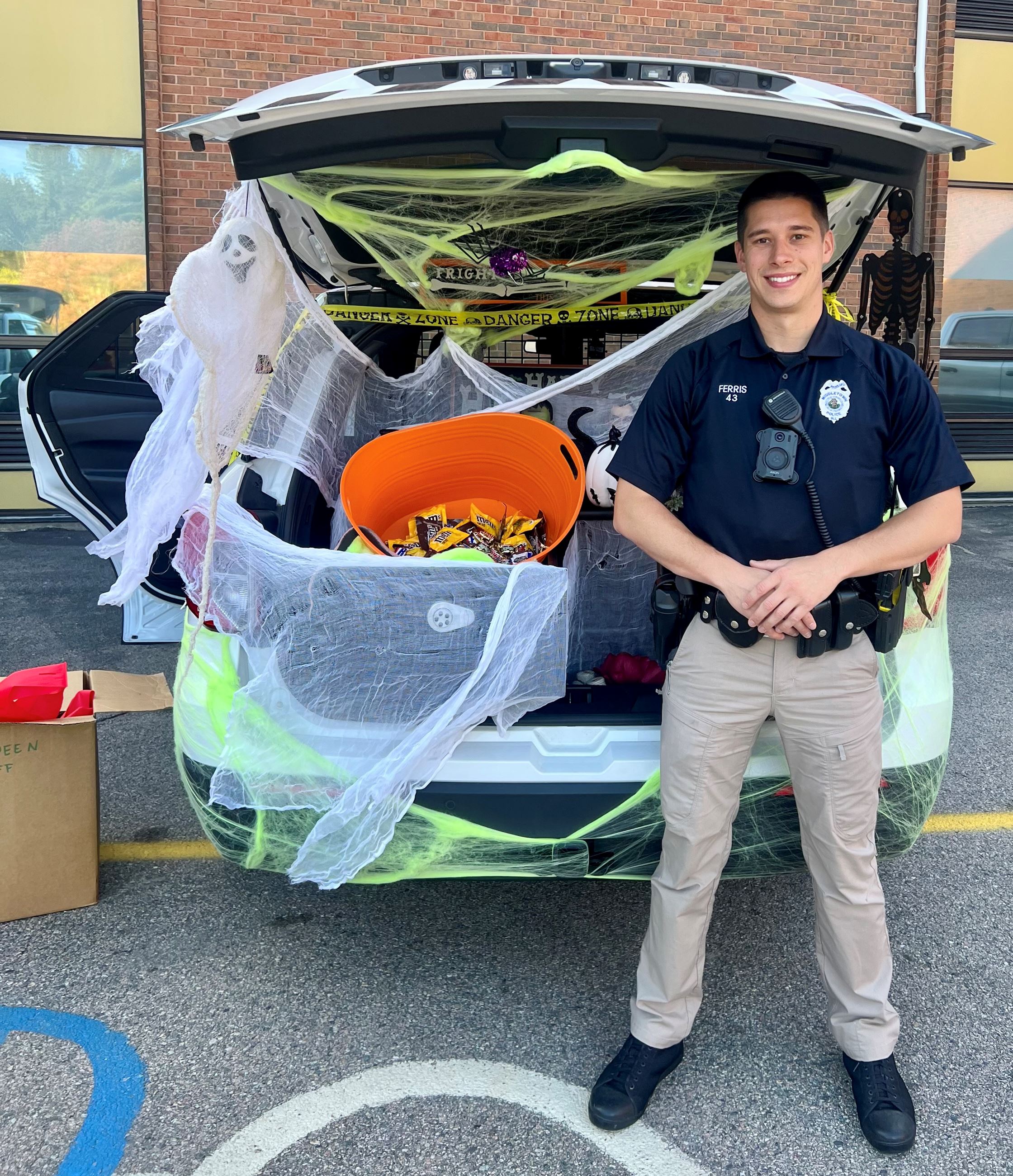 MiddletownRI Police School Resource Officer Kevin Ferris At Trunk Or Treat Event In Exeter 