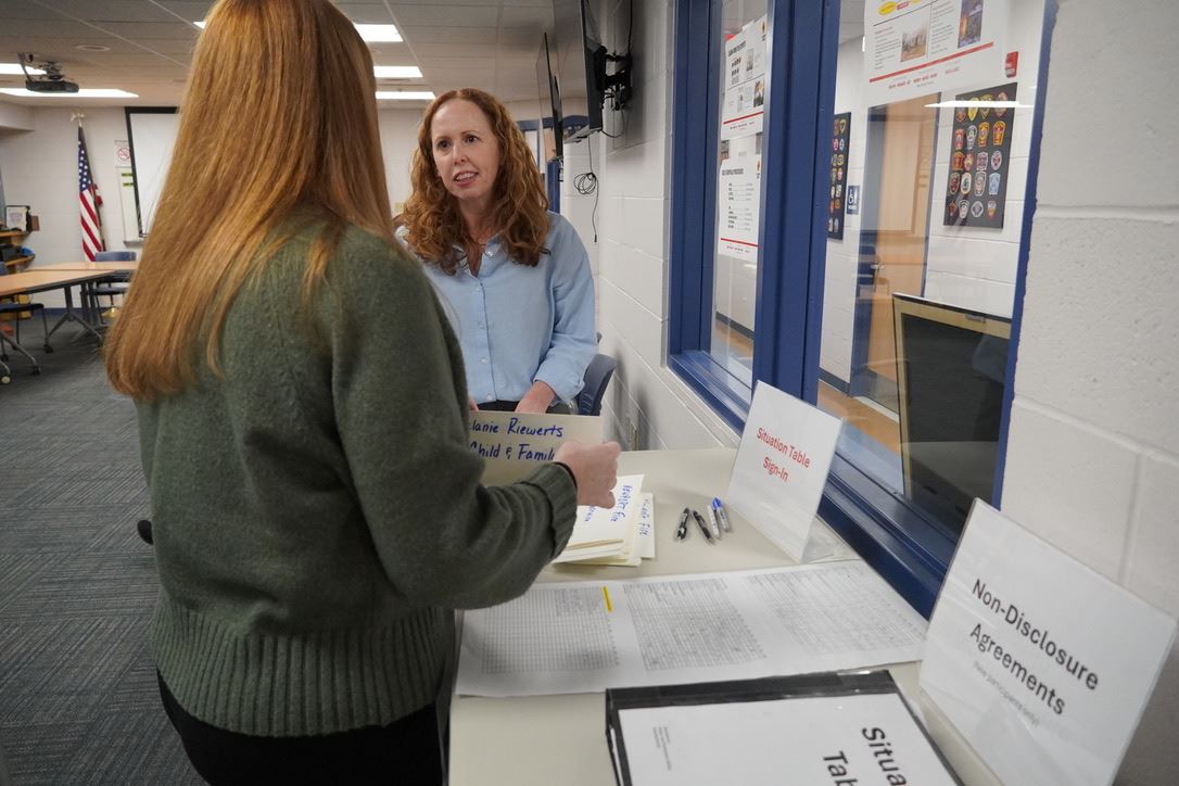 Situation Table 100 Cases Photo 1